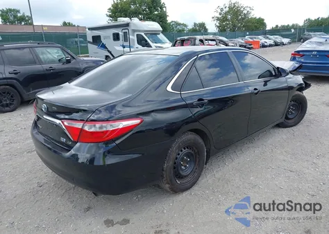 2015 Toyota Camry Hybrid Le z USA, uszkodzony, nr VIN 4T1BD1FKXFU157852